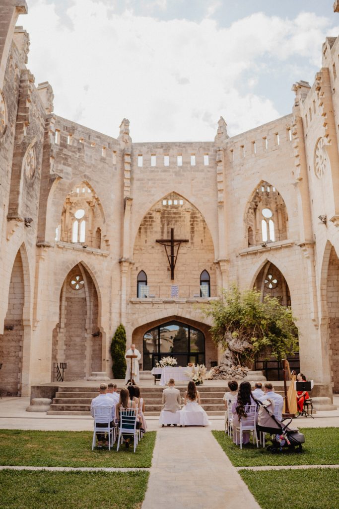 Justyna and Dawid on their wedding day in Mallorca