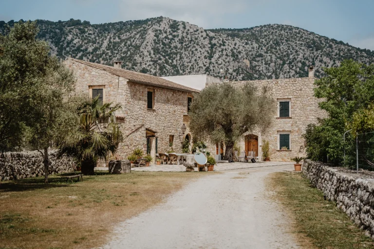 Planning a wedding in Mallorca from abroad, without losing control of your day