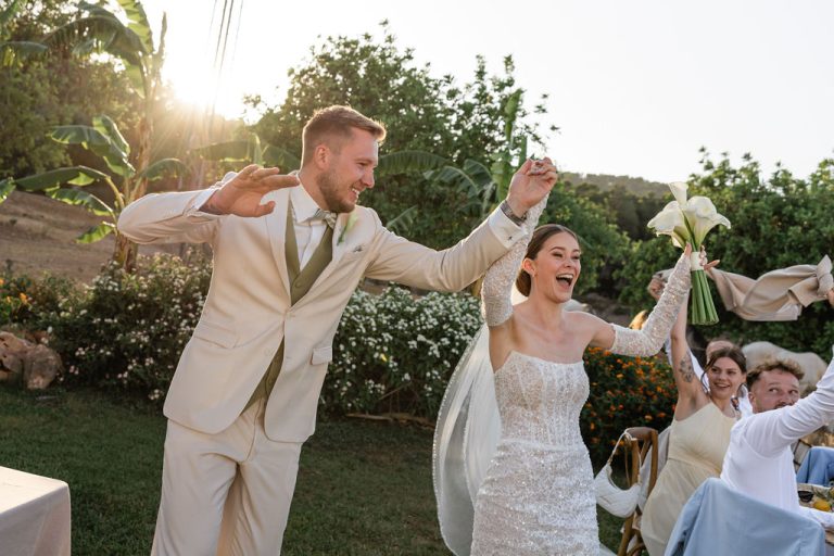 Wedding photography Mallorca: how to stay present, not posed