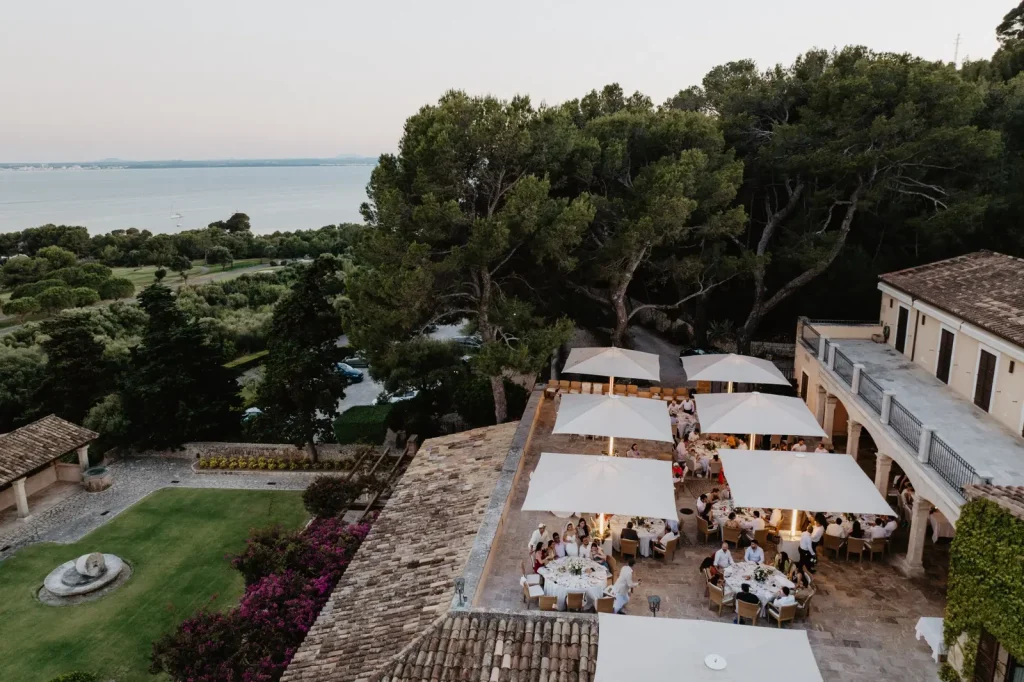 Mallorca wedding venue and dinner showing how guest count affects the budget