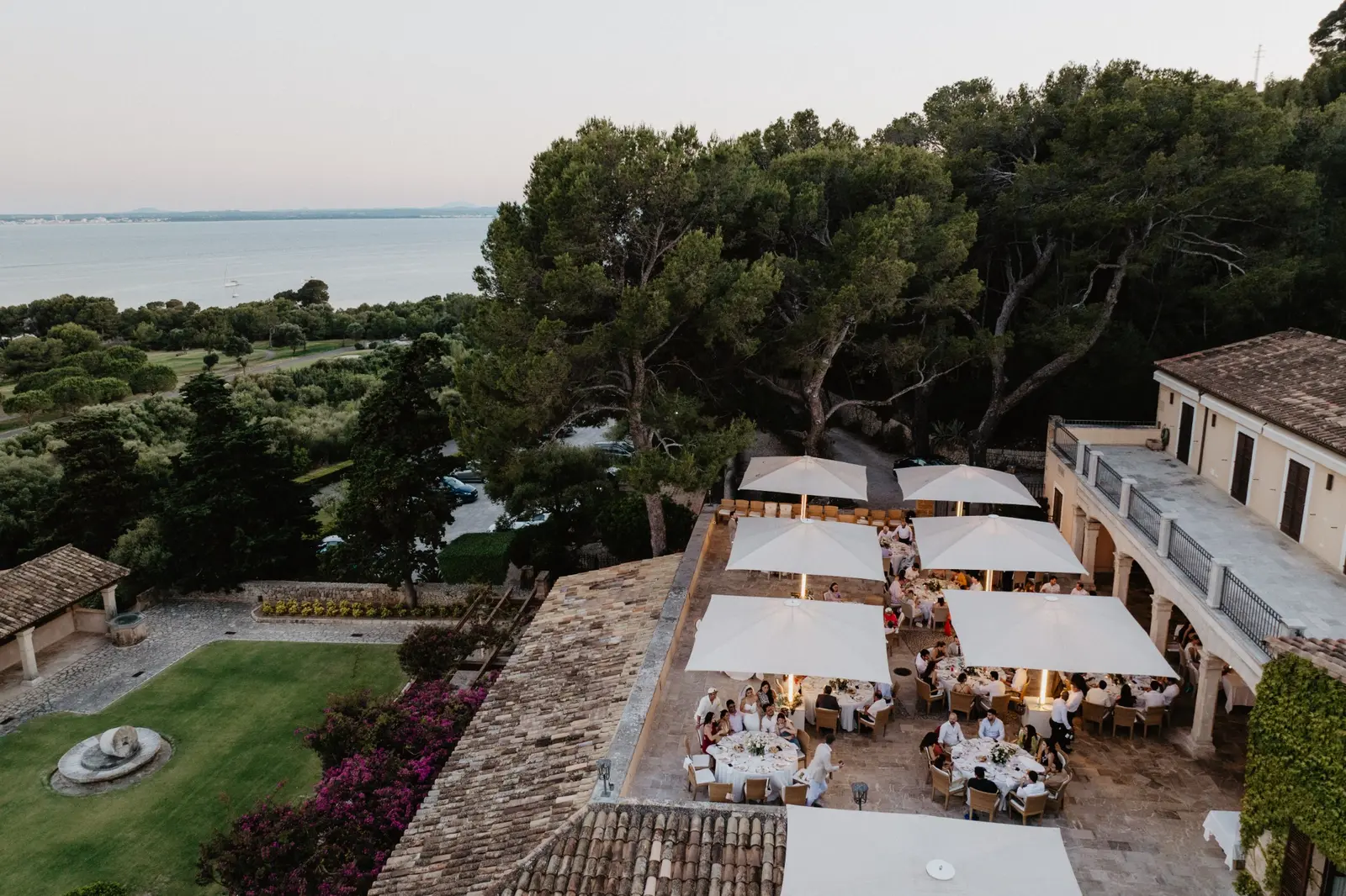 Mallorca wedding venue and dinner showing how guest count affects the budget