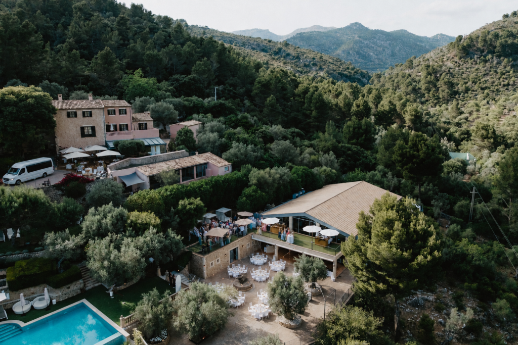 Wedding guest transport at a mountain finca in Mallorca
