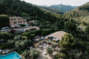 Wedding guest transport at a mountain finca in Mallorca