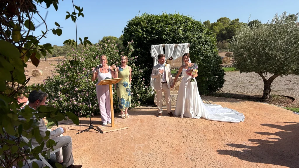 Mallorca wedding planner assisting the couple during their outdoor wedding ceremony